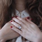 貧乳が最大の悩み!!!このままだと恋愛もできないし好きな男性にもアプローチできない・・・。