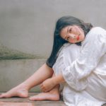 猫背の女性は要注意！猫背と胸が垂れるのは関係性が強かった！